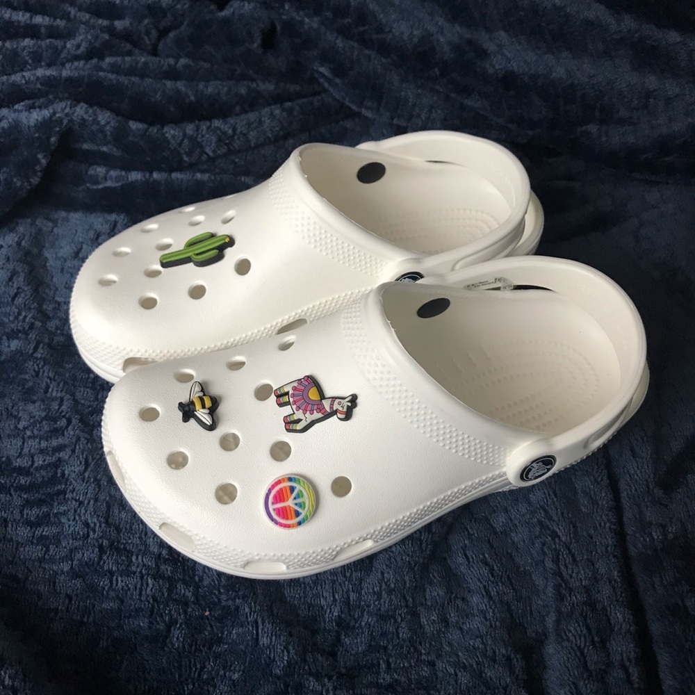 CROCS White Classic Clog with charms